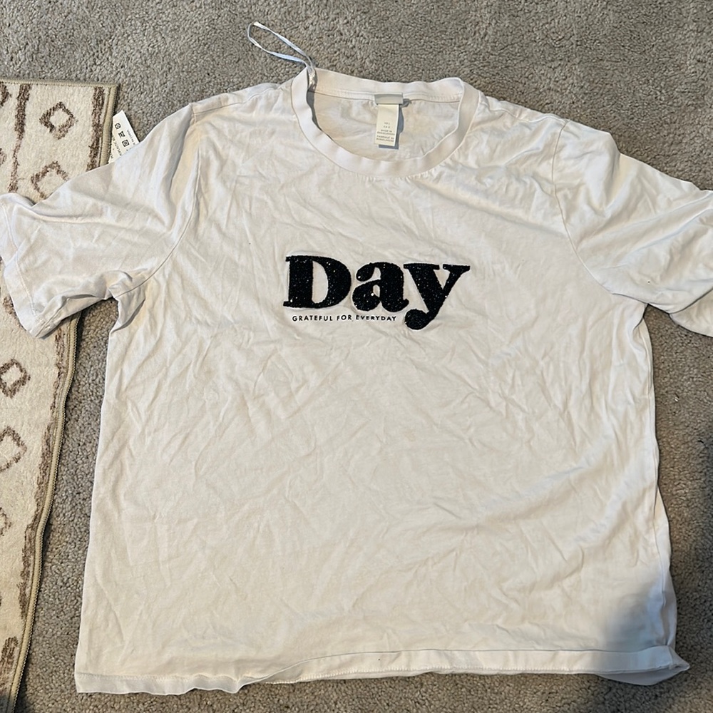 Large white H&M Women’s T-Shirt - Gently Used, Non-Smoking Home